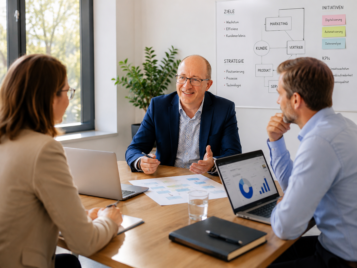 Mittelstandsteam arbeitet mit KI-gestützten Prozessen
